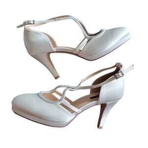 ERIJUNOR Women's Rhinestone Embellished Satin Ivory Round Toe Heels Size 9‎